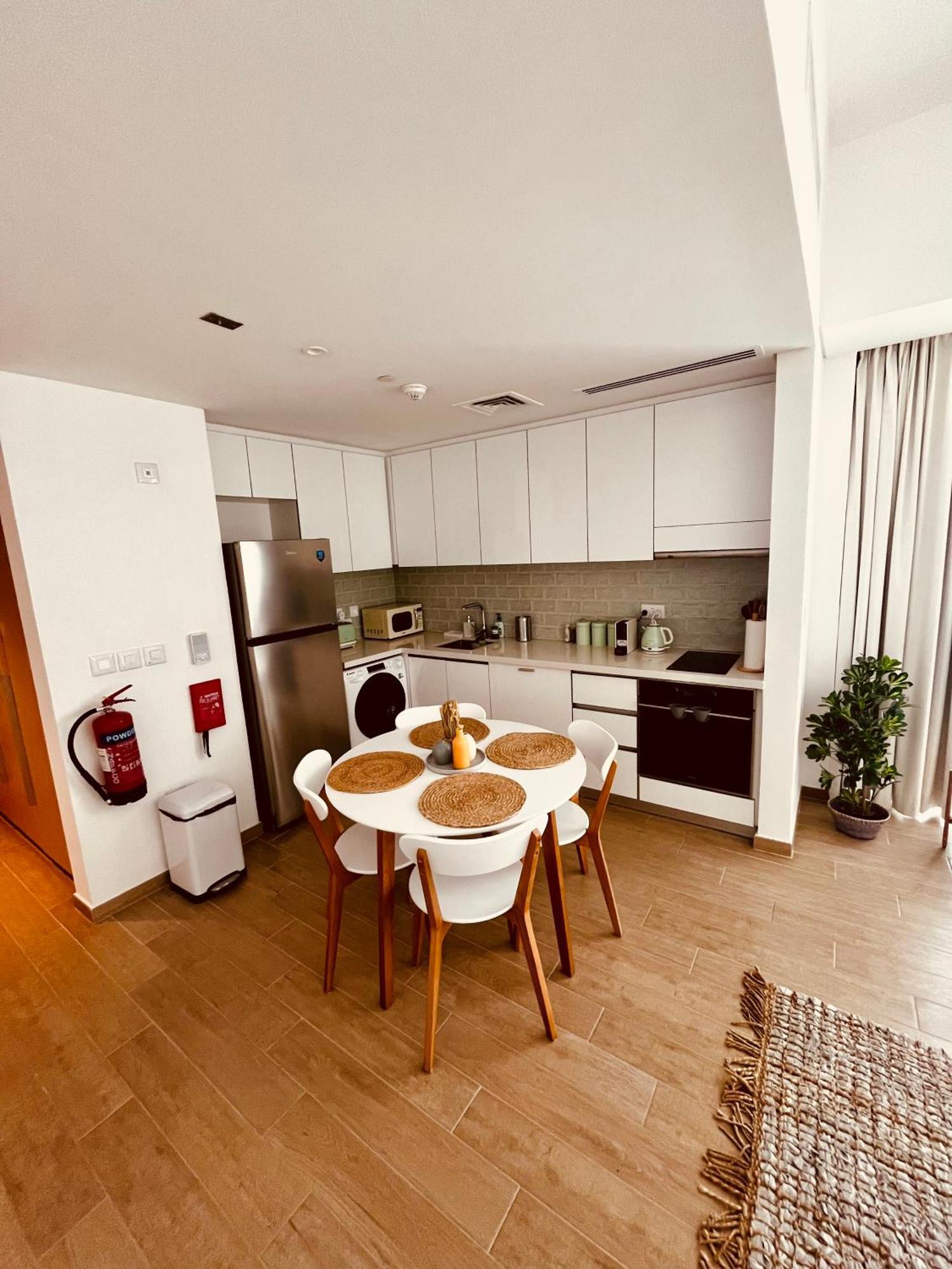 Spectacular Corner At Yas - Private Apartment Abu Dhabi